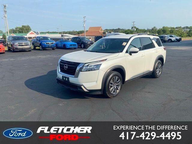 2024 Nissan Pathfinder SV
