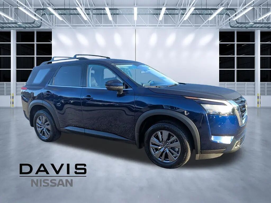 2025 Nissan Pathfinder SV — photo 1 of 13