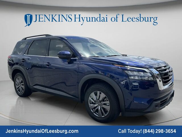 2025 Nissan Pathfinder SV