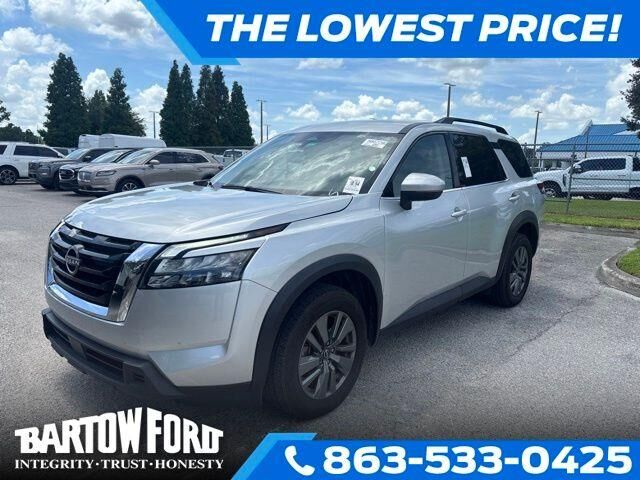 2025 Nissan Pathfinder SV