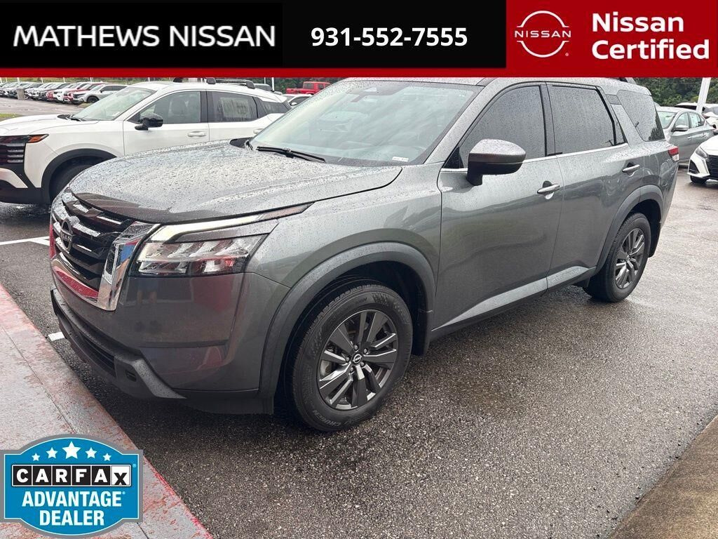 2022 Nissan Pathfinder SV — photo 1 of 2