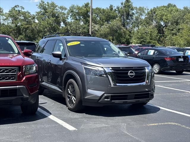 2024 Nissan Pathfinder SV