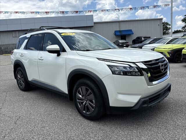 2023 Nissan Pathfinder SV