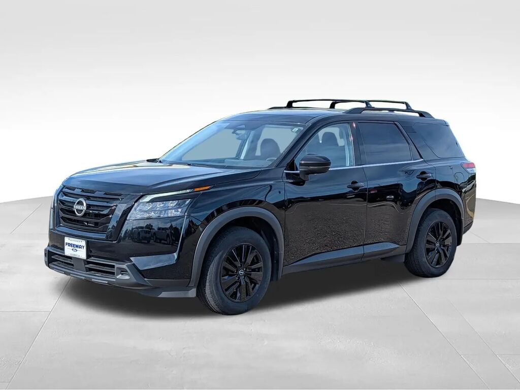 2023 Nissan Pathfinder SV — photo 1 of 13