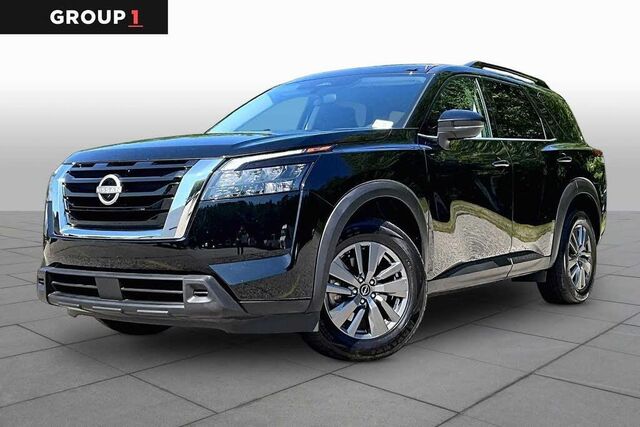 2025 Nissan Pathfinder SV