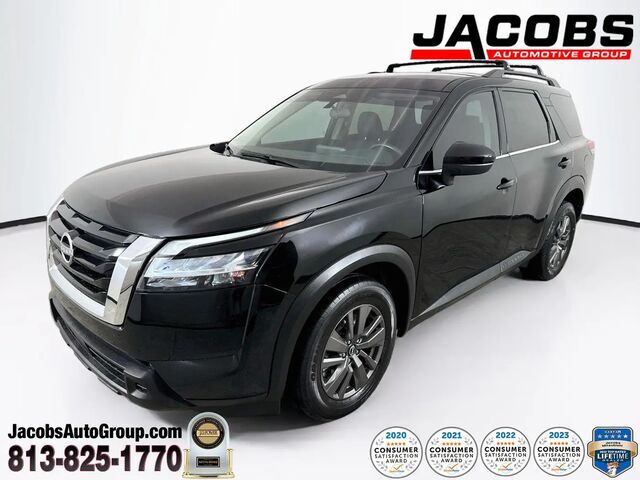 2022 Nissan Pathfinder SV