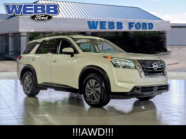 2022 Nissan Pathfinder SV