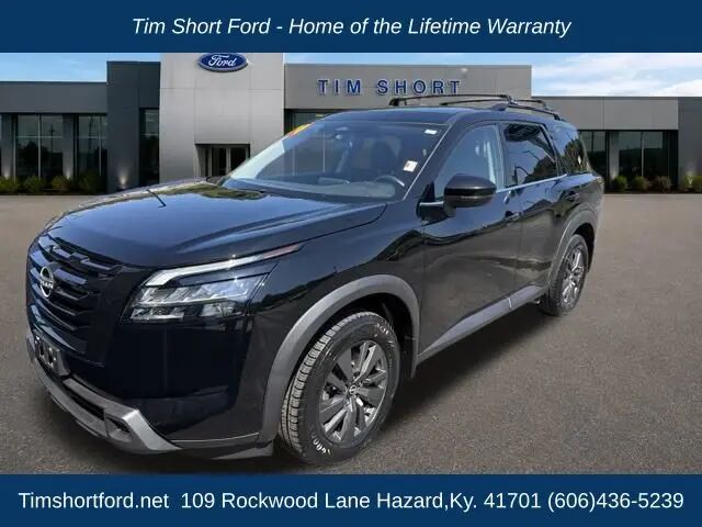 2024 Nissan Pathfinder SV — photo 1 of 13