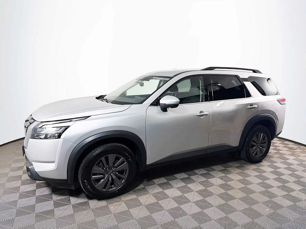2024 Nissan Pathfinder SV — photo 1 of 13
