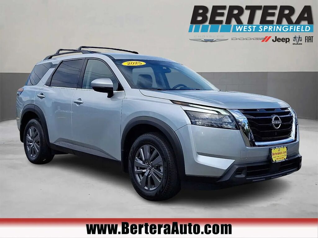 2025 Nissan Pathfinder SV — photo 1 of 13