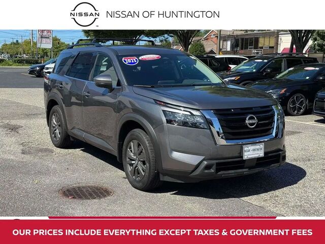 2025 Nissan Pathfinder SV