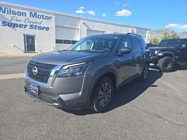 2025 Nissan Pathfinder SV