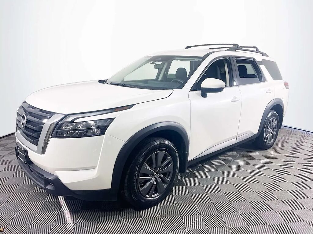 2024 Nissan Pathfinder SV — photo 1 of 13