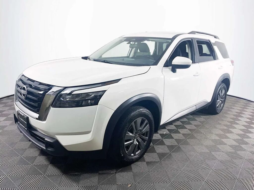 2025 Nissan Pathfinder SV — photo 1 of 13
