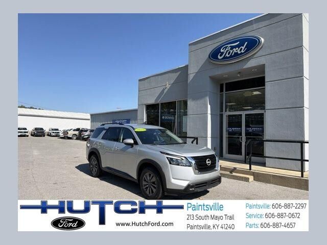 2025 Nissan Pathfinder SV