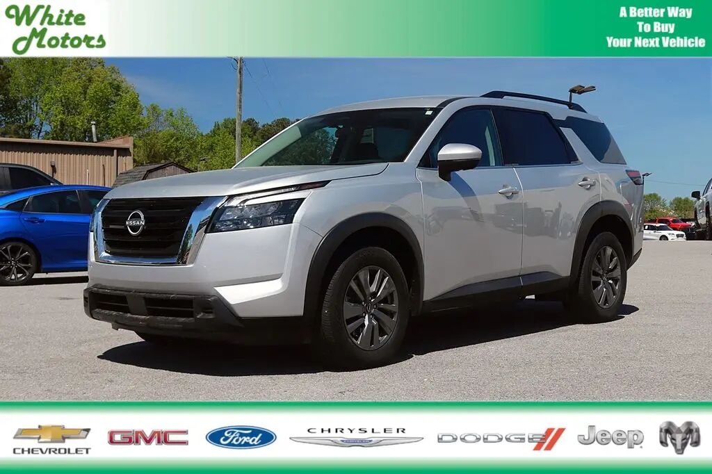 2025 Nissan Pathfinder SV