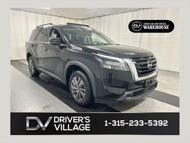 2023 Nissan Pathfinder SV
