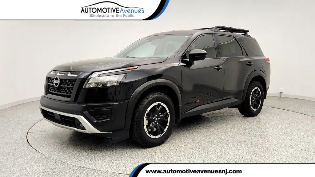 2025 Nissan Pathfinder SV