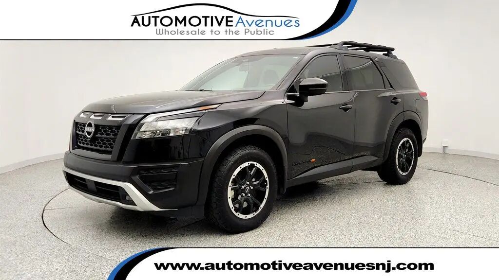 2025 Nissan Pathfinder SV — photo 1 of 13