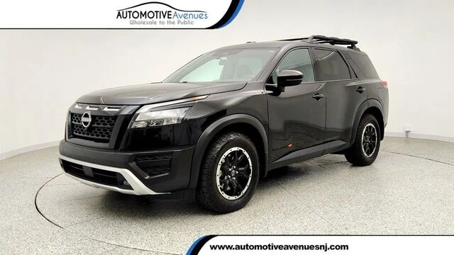 2024 Nissan Pathfinder SV
