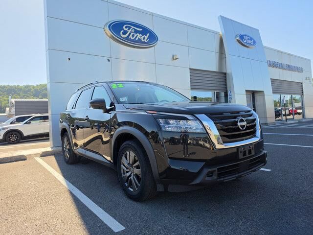 2022 Nissan Pathfinder SV