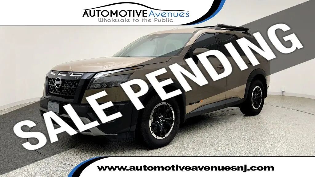 2025 Nissan Pathfinder SV — photo 1 of 13