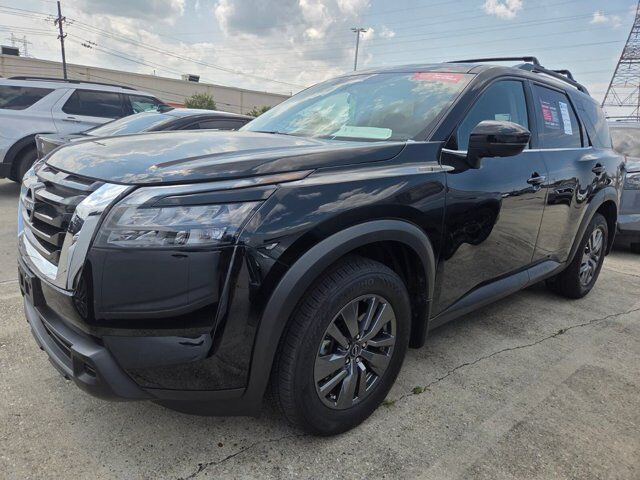 2025 Nissan Pathfinder SV