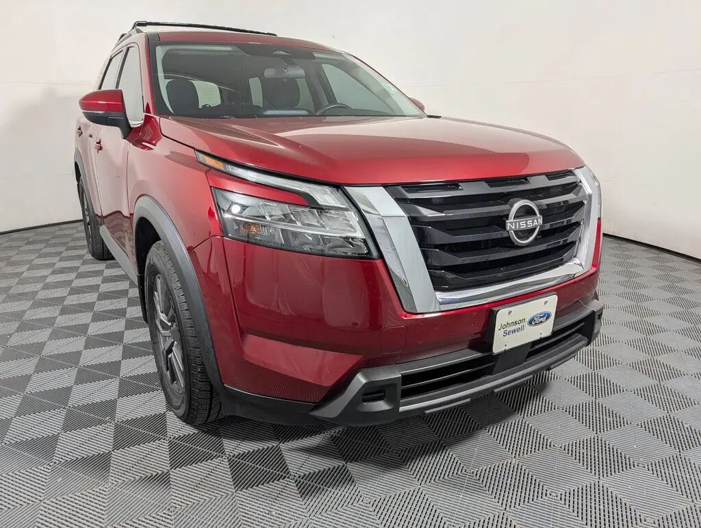 2022 Nissan Pathfinder SV — photo 1 of 13