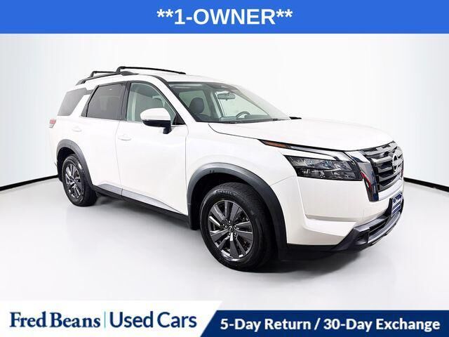 2023 Nissan Pathfinder SV