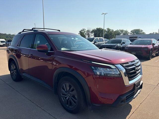 2022 Nissan Pathfinder SV