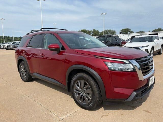 2022 Nissan Pathfinder SV