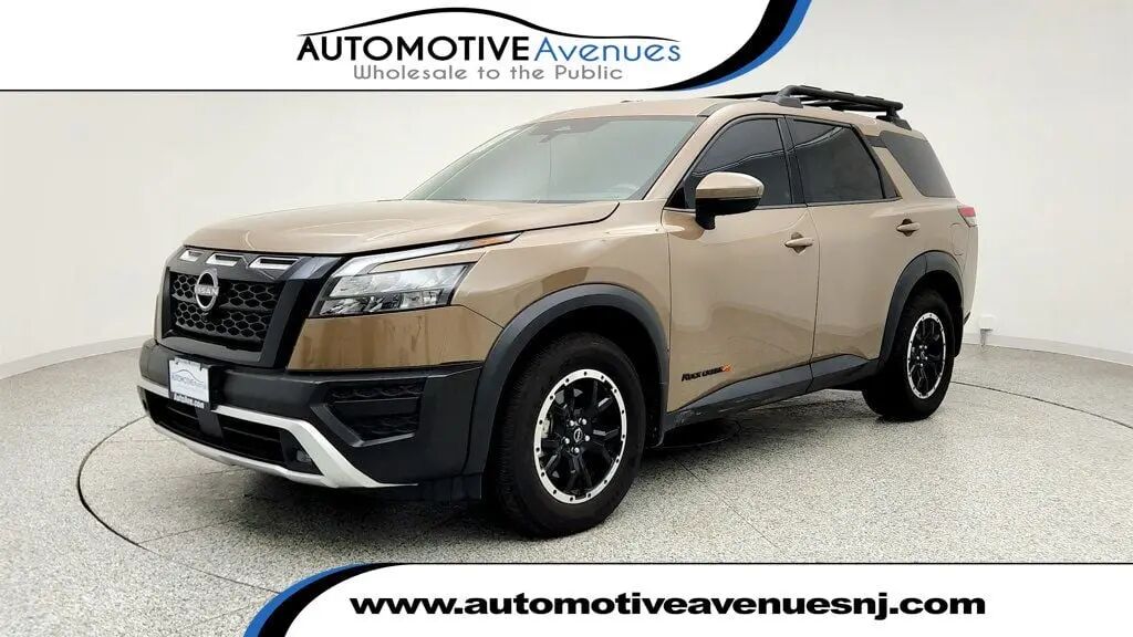 2024 Nissan Pathfinder SV — photo 1 of 13