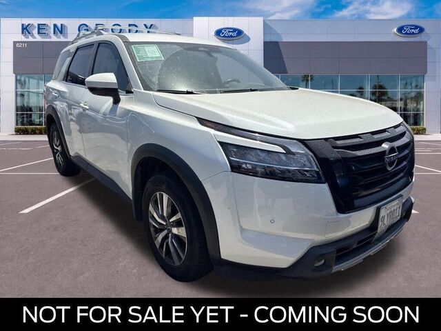 2023 Nissan Pathfinder SL
