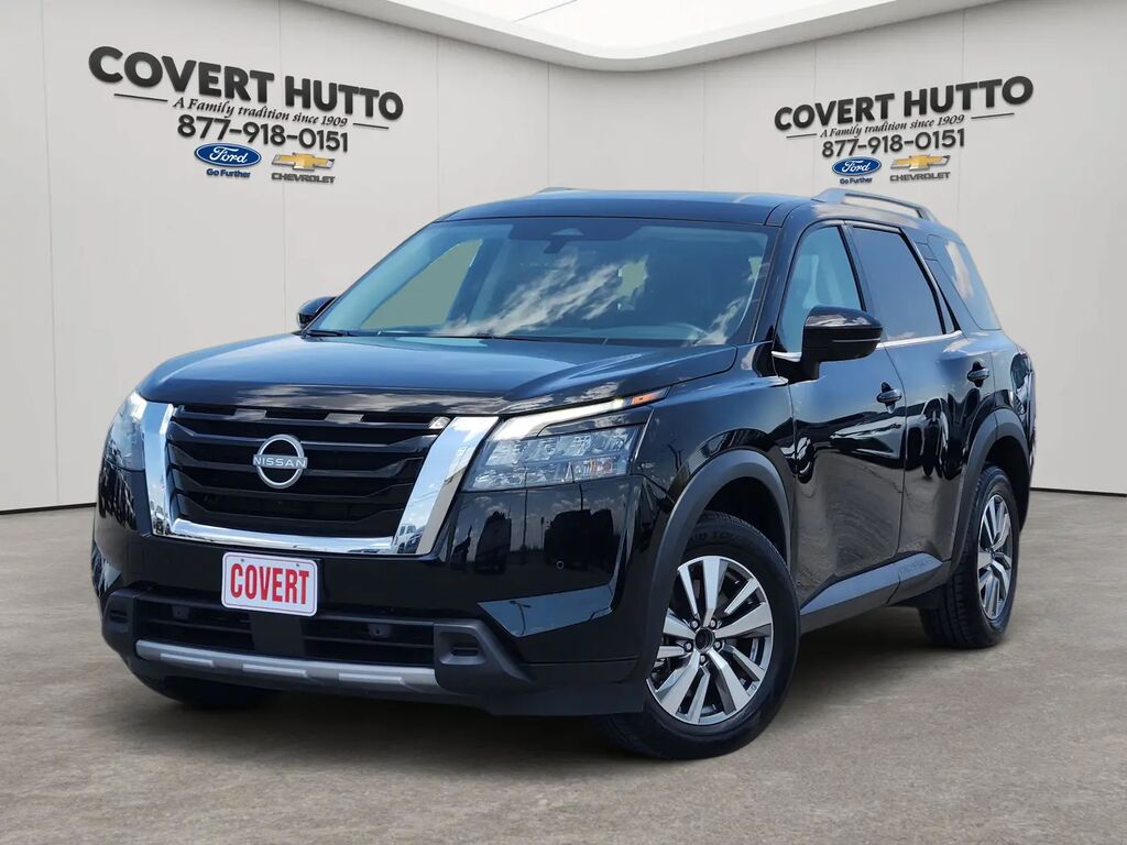 2025 Nissan Pathfinder SL — photo 1 of 13