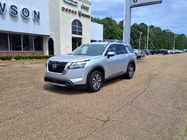 2024 Nissan Pathfinder SL