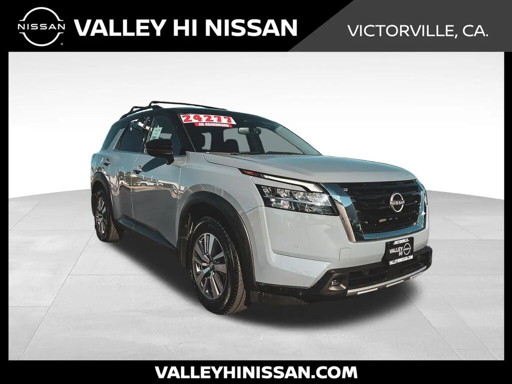 2022 Nissan Pathfinder SL — photo 1 of 1