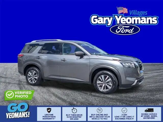 2025 Nissan Pathfinder SL — photo 1 of 13