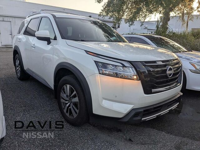 2024 Nissan Pathfinder SL