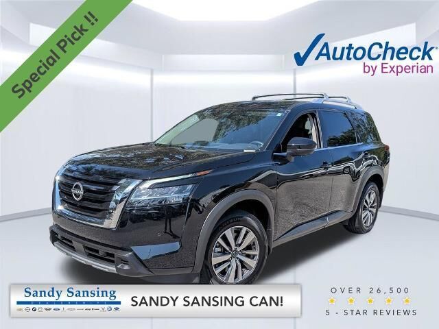 2023 Nissan Pathfinder SL — photo 1 of 13