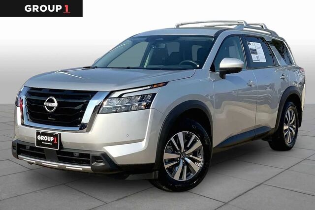 2024 Nissan Pathfinder SL