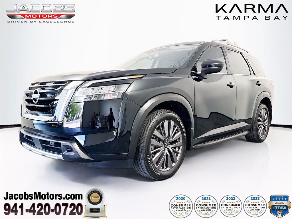 2023 Nissan Pathfinder SL — photo 1 of 13