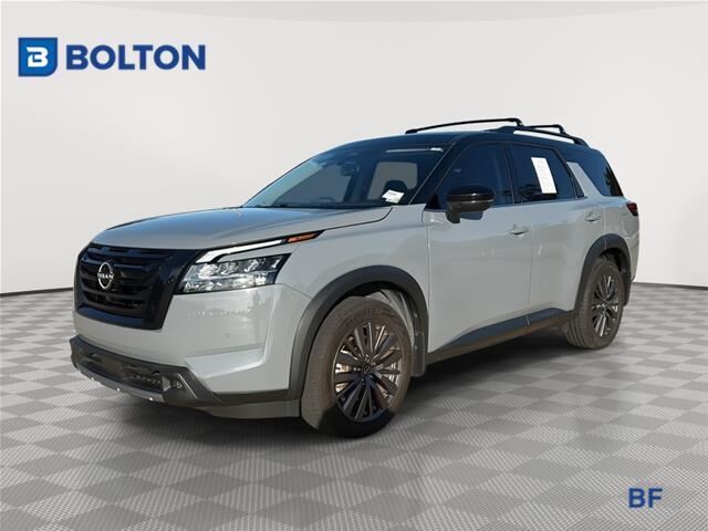 2022 Nissan Pathfinder SL — photo 1 of 13