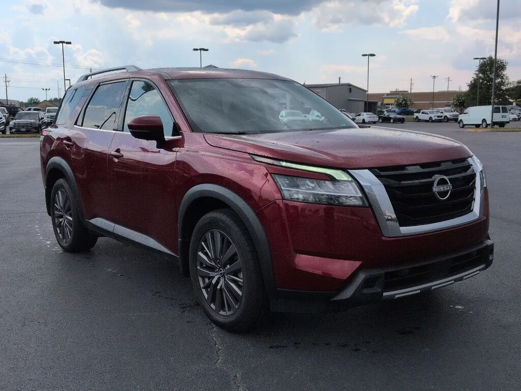 2024 Nissan Pathfinder SL — photo 1 of 13