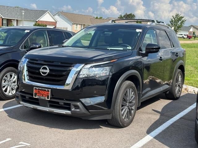 2024 Nissan Pathfinder SL