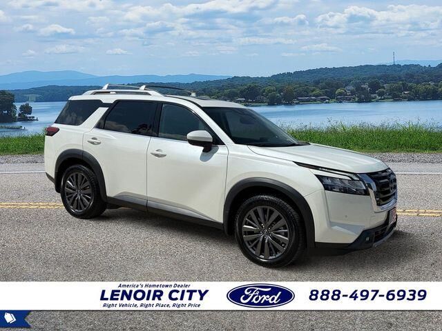 2022 Nissan Pathfinder SL