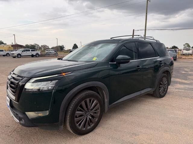 2022 Nissan Pathfinder SL
