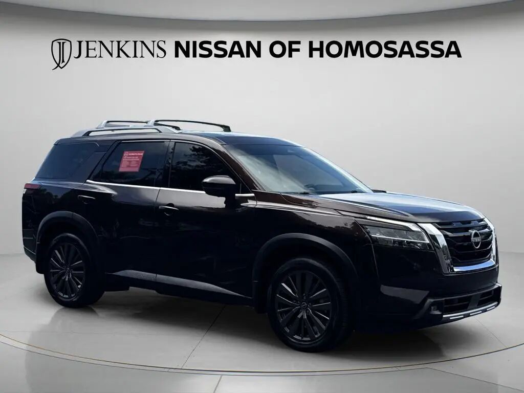 2022 Nissan Pathfinder SL — photo 1 of 3