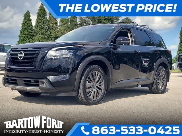 2024 Nissan Pathfinder SL