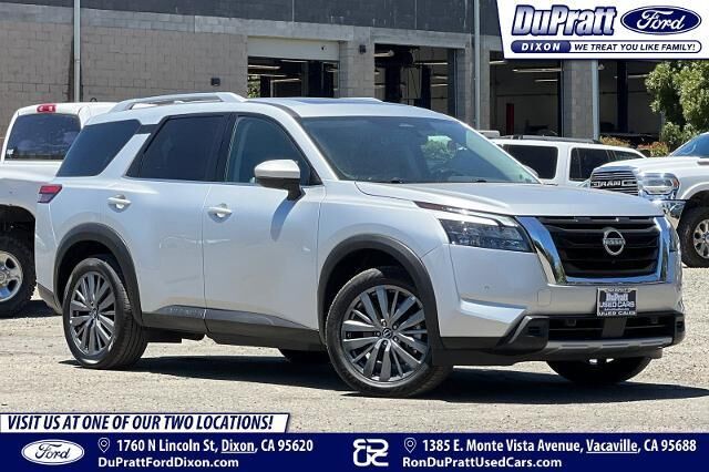 2025 Nissan Pathfinder SL — photo 1 of 13