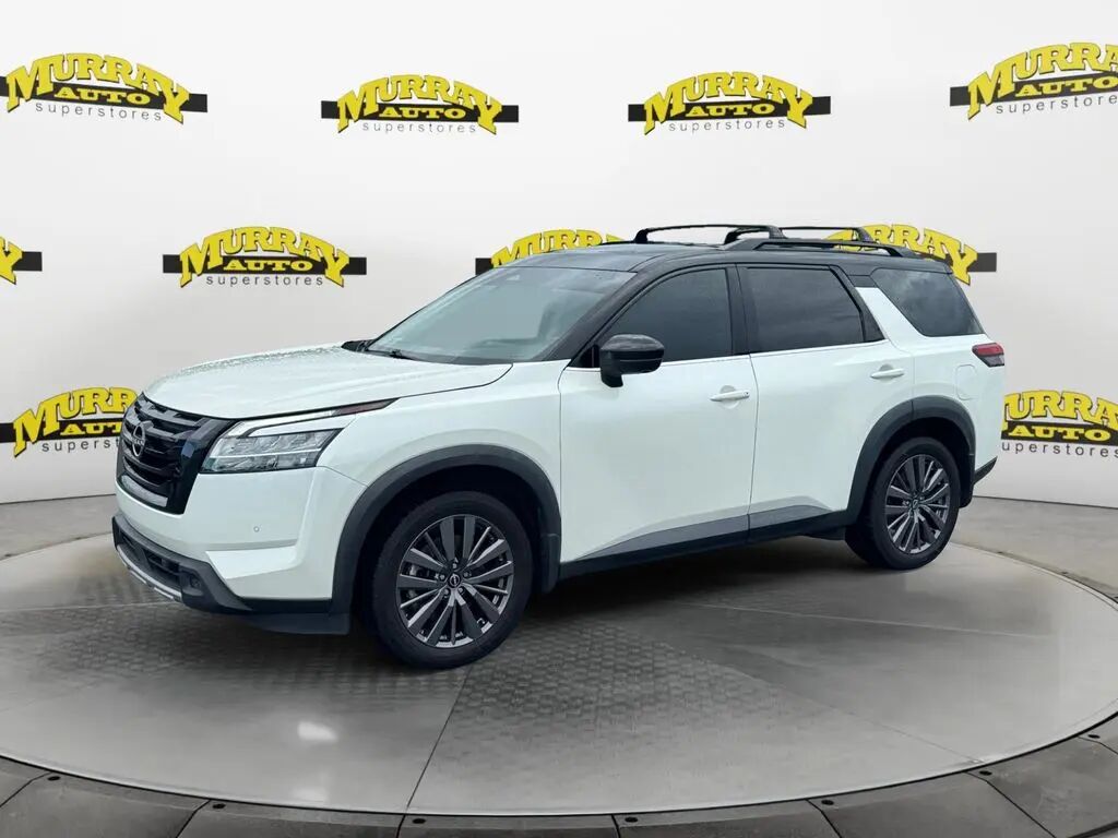 2023 Nissan Pathfinder SL — photo 1 of 13